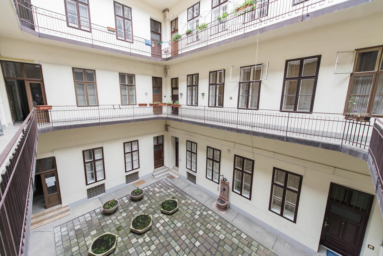 Oasis Apartments - Liberty Square Budapest Eksteriør bilde
