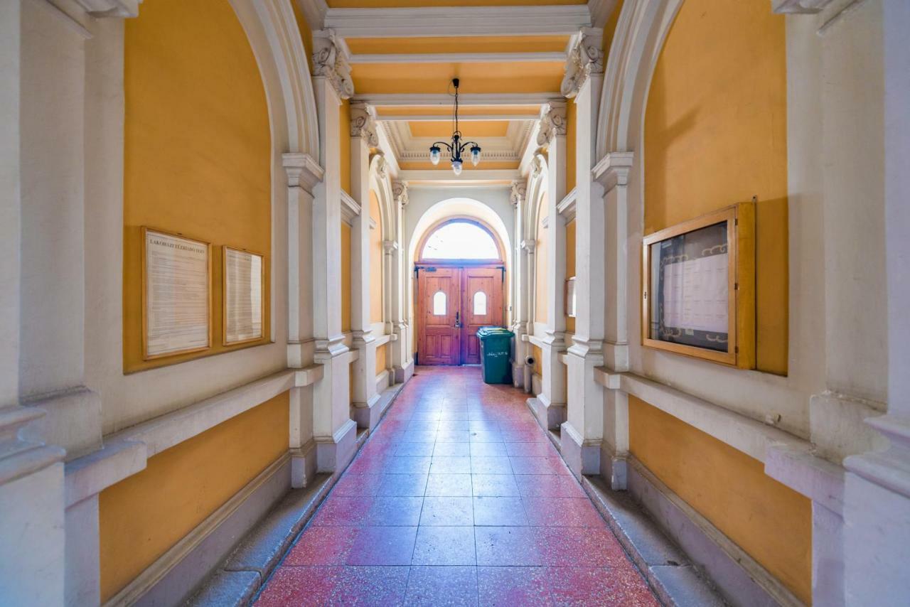 Oasis Apartments - Liberty Square Budapest Eksteriør bilde